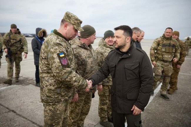 乌民众集会阻止征兵办活动 民众不满情绪高涨